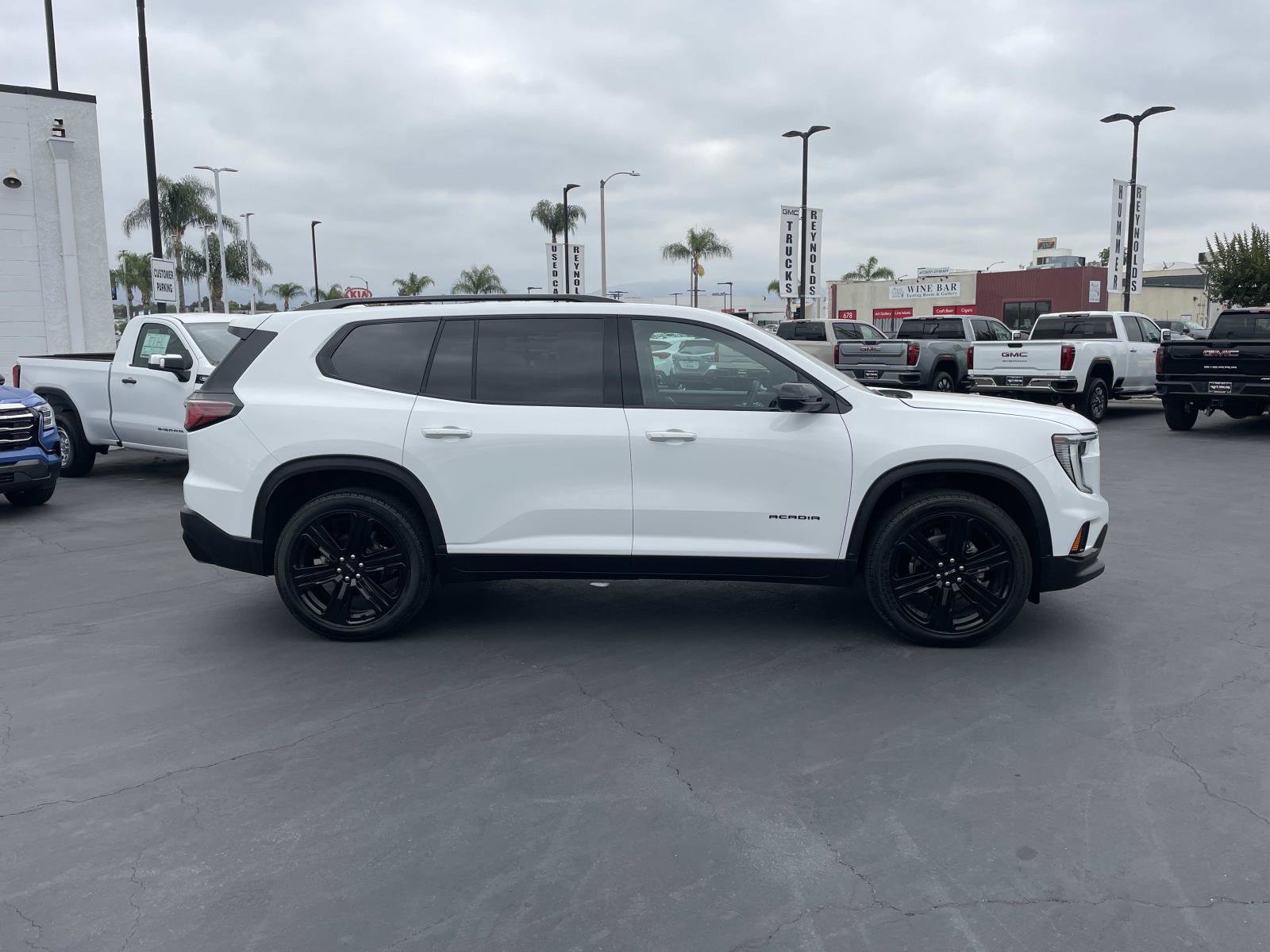 Used 2026 GMC Acadia Elevation w/ Black Edition FWD image 4