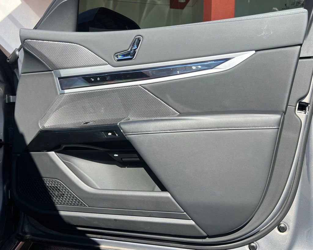 Used 2023 BMW i7 xDrive60 AWD/4WD image 24