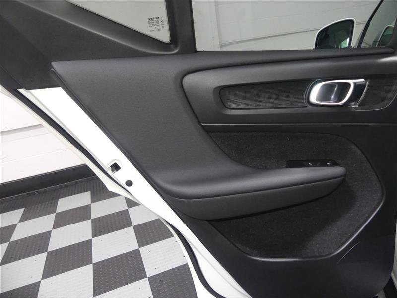 Used 2021 Volvo XC40 T5 Momentum w/ Climate Package image 26