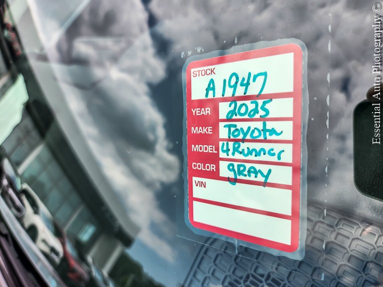 Used 2025 Toyota 4Runner SR5 AWD/4WD image 23