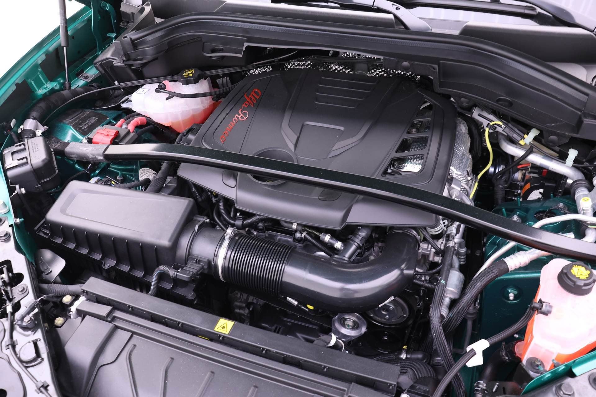 New 2025 Alfa Romeo Stelvio Sprint image 16