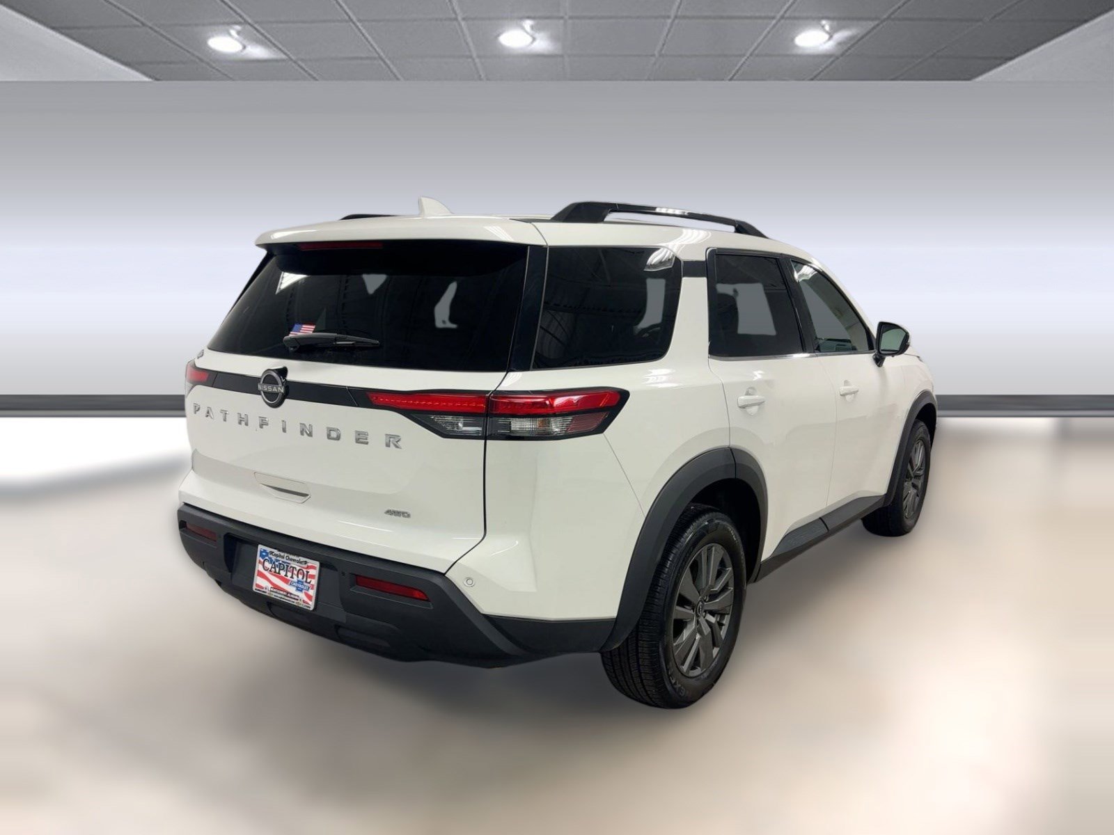 Used 2025 Nissan Pathfinder SV image 8