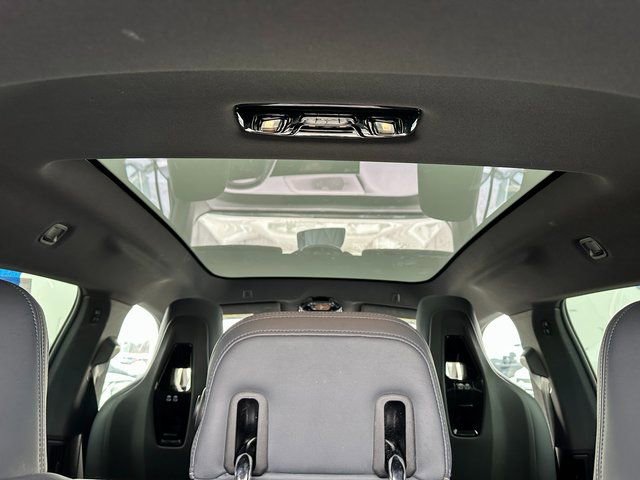 Used 2023 BMW iX xDrive50 w/ Premium Package image 11