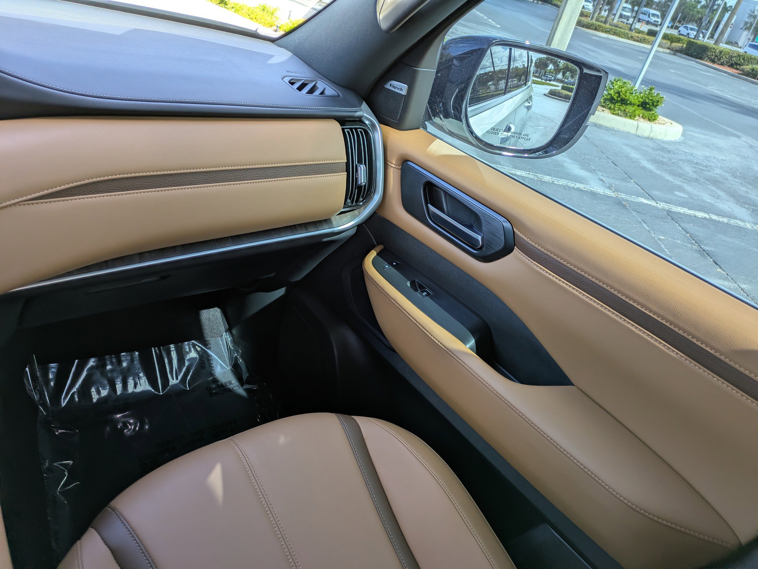 Used 2025 Nissan Armada SL w/ Captain's Chari Seat Package image 16