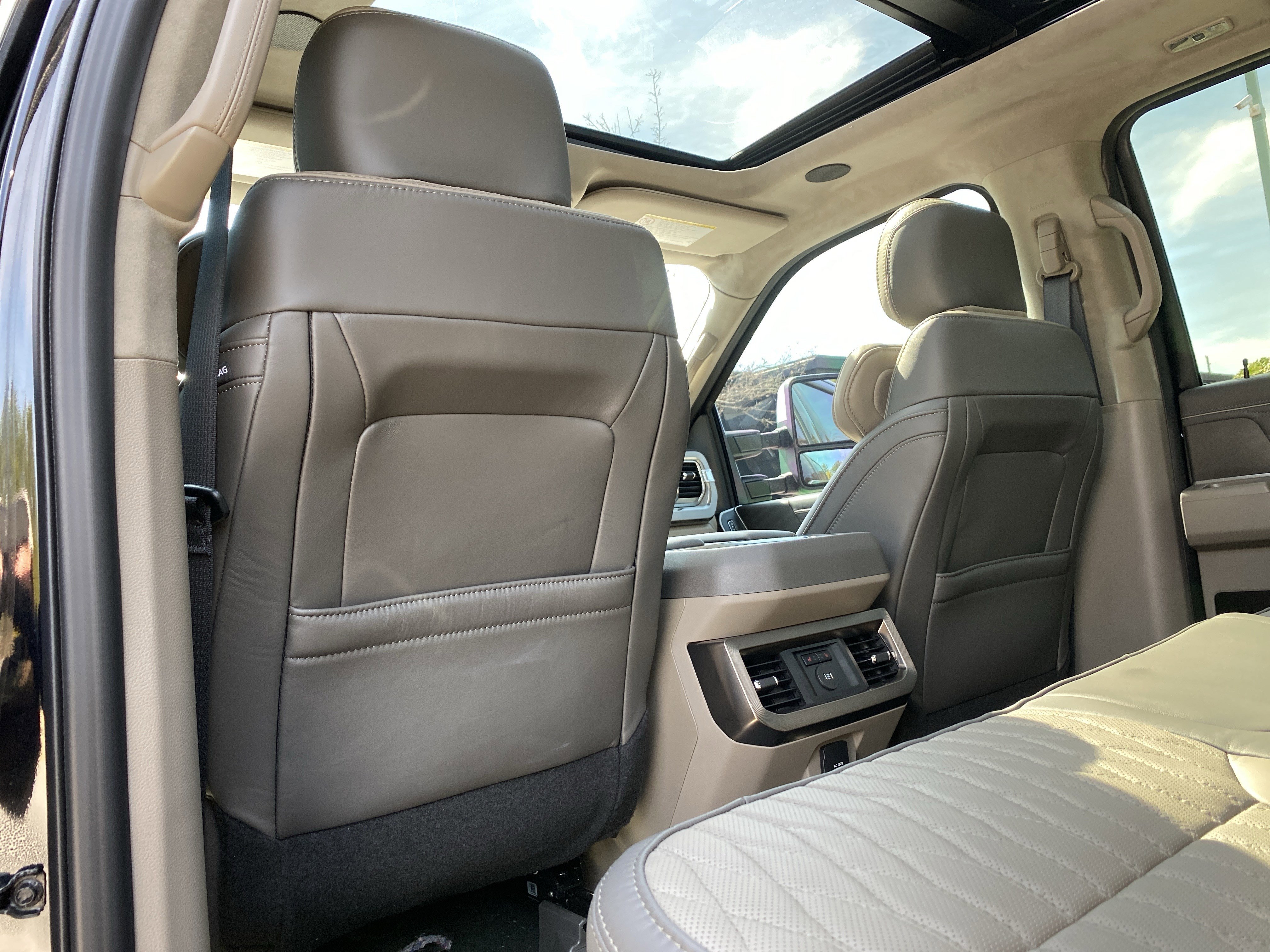 Used 2026 Ford F450 Platinum w/ Platinum Plus Package image 46