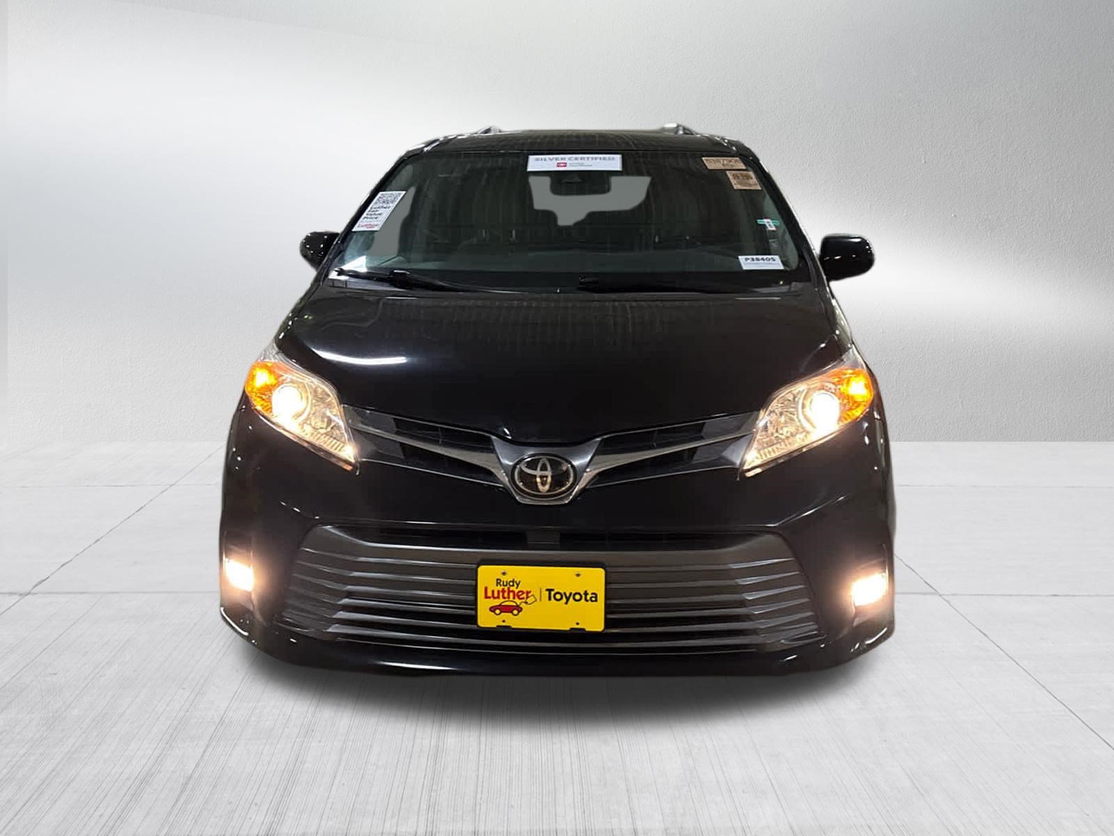 Certified 2019 Toyota Sienna XLE Premium w/ Carpet Mat Package AWD/4WD image 2
