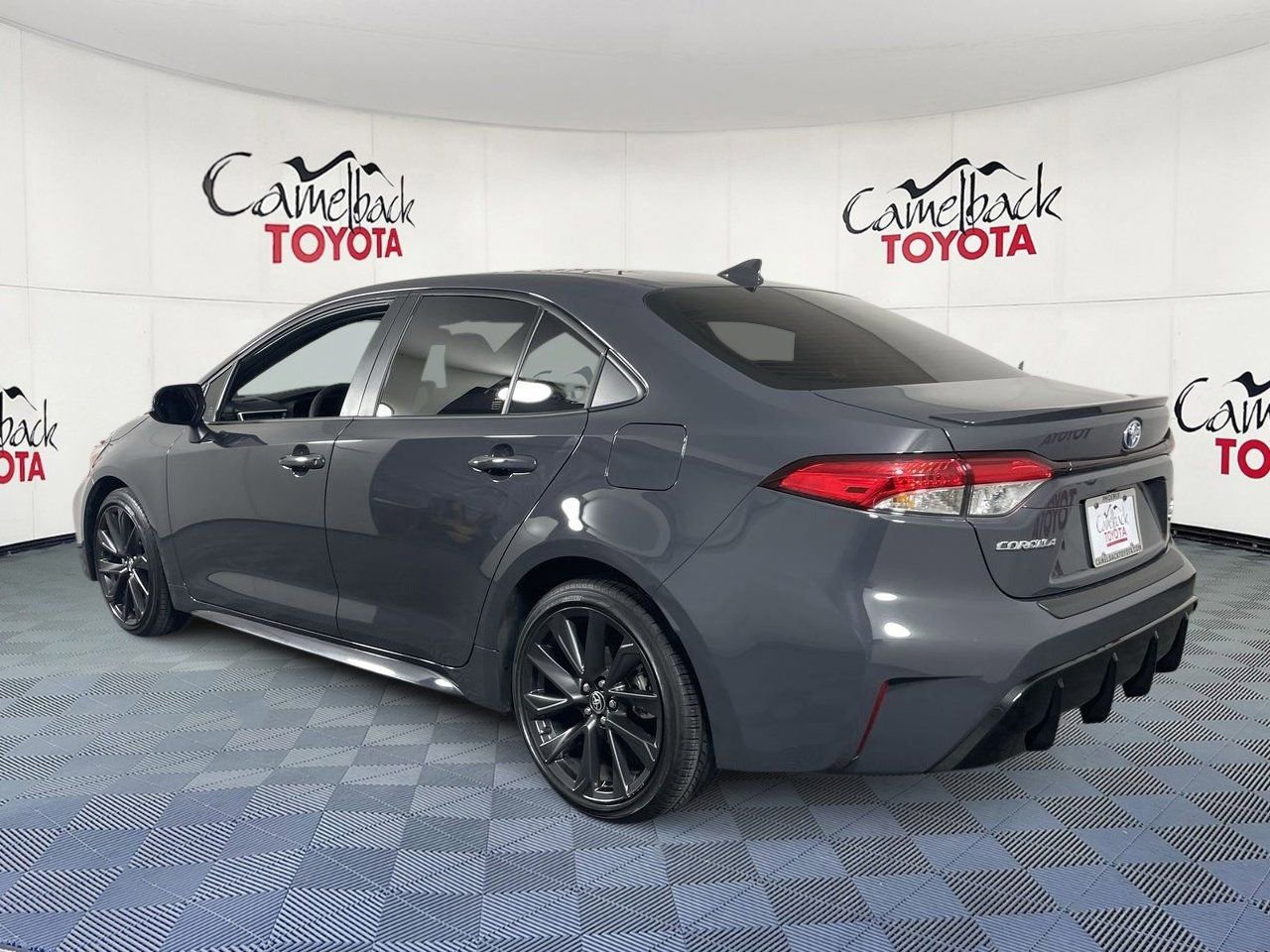 Used 2025 Toyota Corolla SE w/ Convenience Package image 6