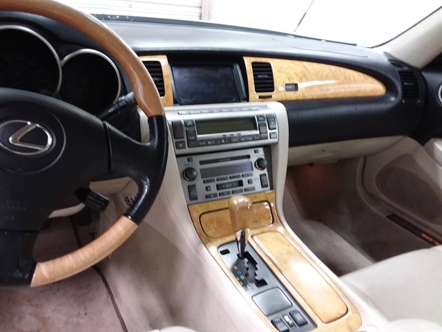 Used 2004 Lexus SC 430 Convertible image 11