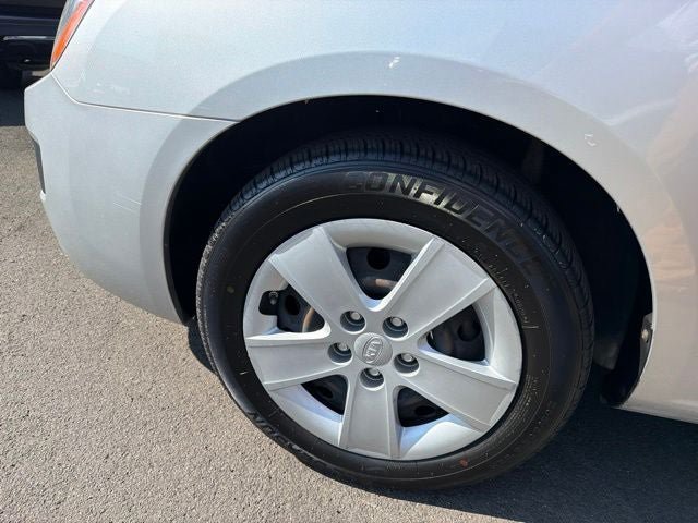 Used 2009 Kia Rondo LX FWD image 31