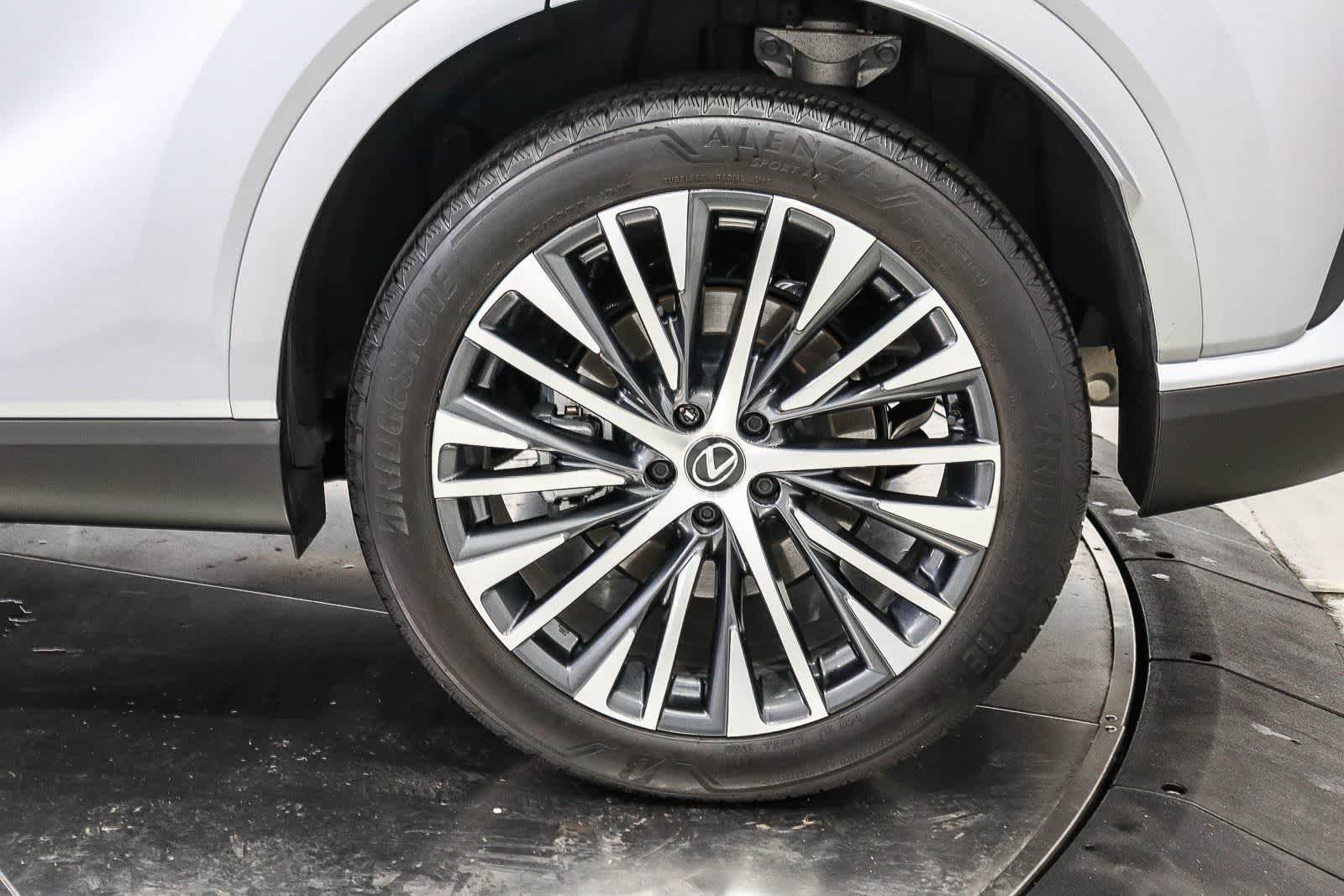 Used 2024 Lexus RX 350 Premium Plus w/ Accessory Package (Z1) FWD image 10