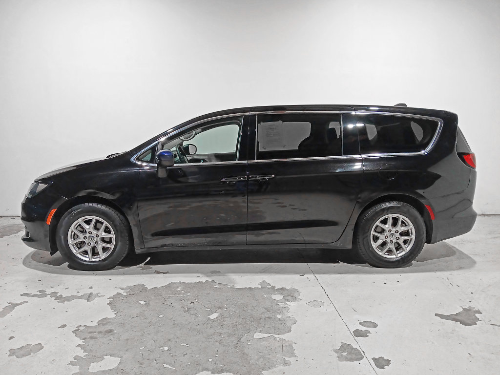 Used 2024 Chrysler Voyager LX FWD image 4
