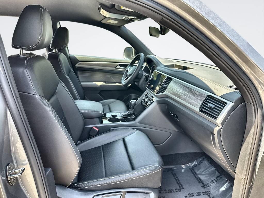 Used 2023 Volkswagen Atlas Cross Sport SE AWD/4WD image 25