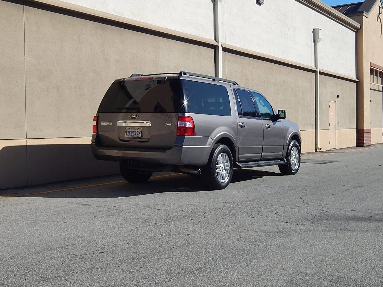 Used 2014 Ford Expedition EL XLT w/ Leather Seating Package image 4
