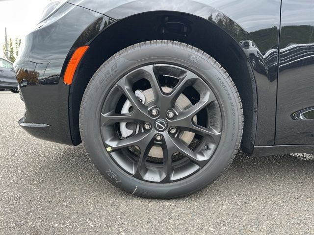 New 2026 Chrysler Pacifica Limited w/ S Appearance Package image 12
