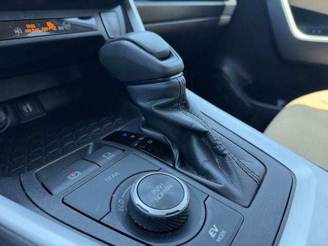 Certified 2024 Toyota RAV4 LE AWD/4WD image 19