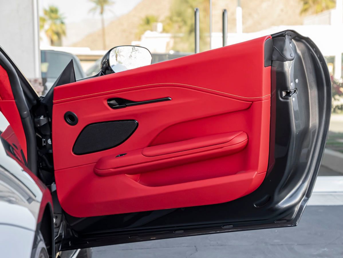 Used 2026 Aston Martin V8 Vantage Coupe RWD image 20