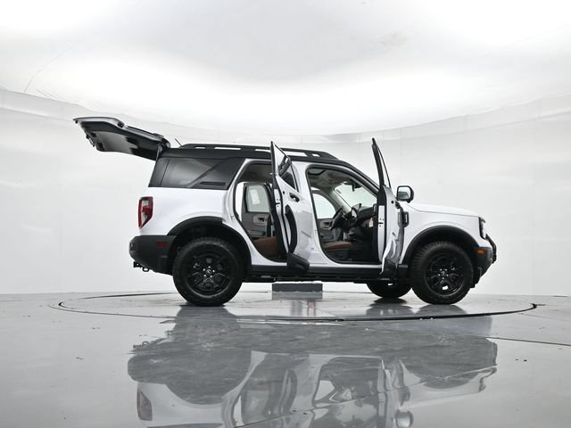 Used 2025 Ford Bronco Sport Outer Banks w/ Sasquatch Outer Banks Package AWD/4WD image 48