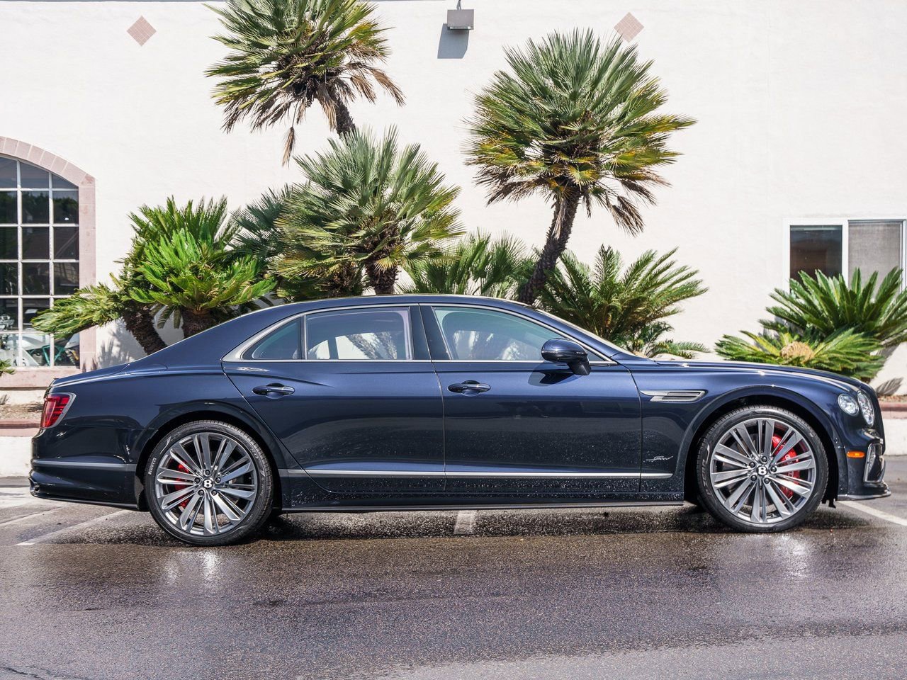 Used 2025 Bentley Flying Spur Plug-In Hybrid image 5