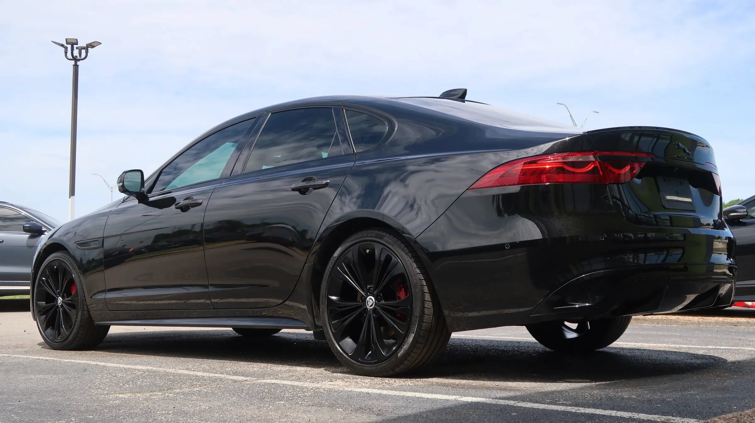 Used 2024 Jaguar XF R-Dynamic SE AWD/4WD image 13