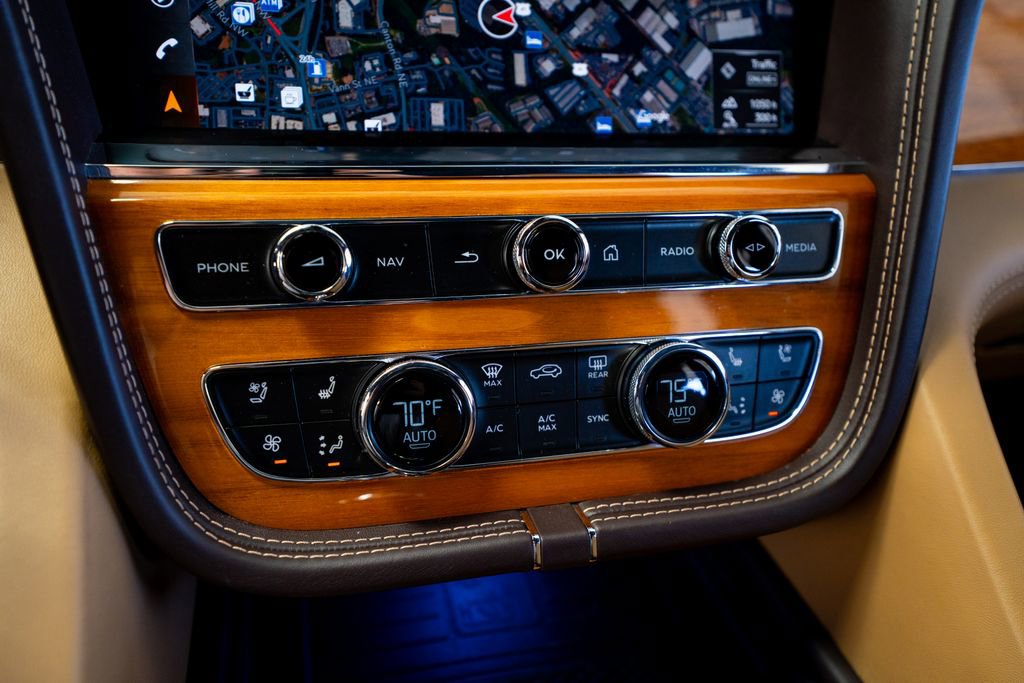 Used 2021 Bentley Bentayga image 47