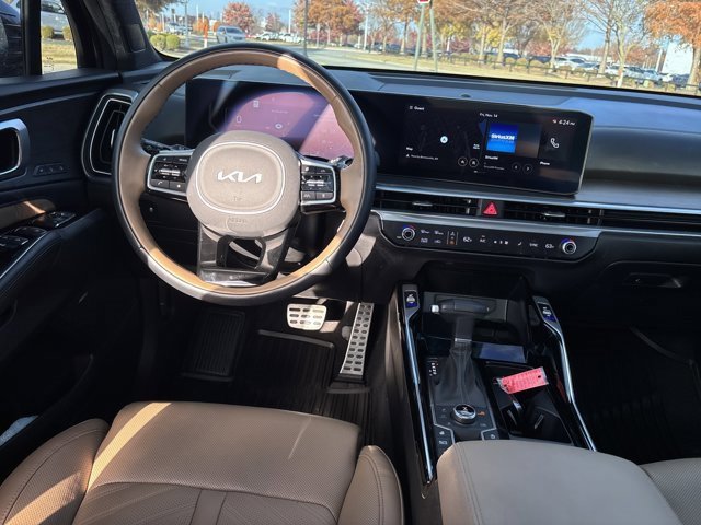 Used 2025 Kia Sorento SX Prestige w/ Olive Brown Leather Package image 17