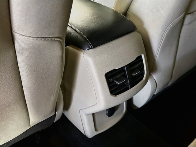 Used 2020 Ford Fusion SE FWD image 23