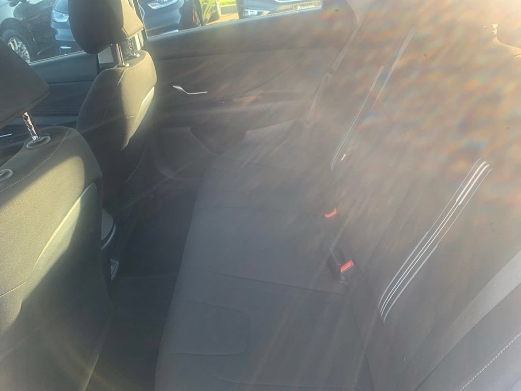 Certified 2025 Hyundai Elantra SEL FWD image 30