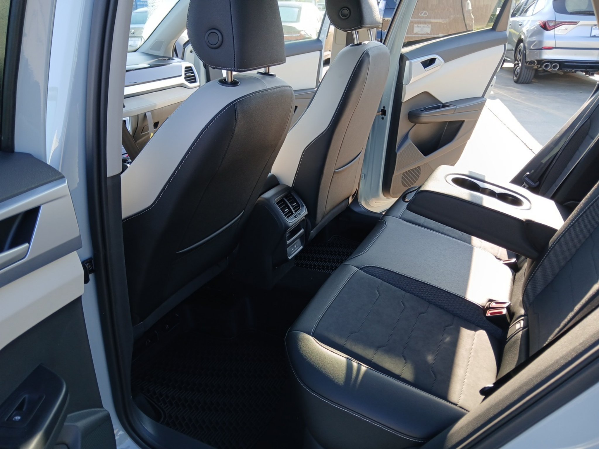 New 2027 Volkswagen Taos SE FWD image 21