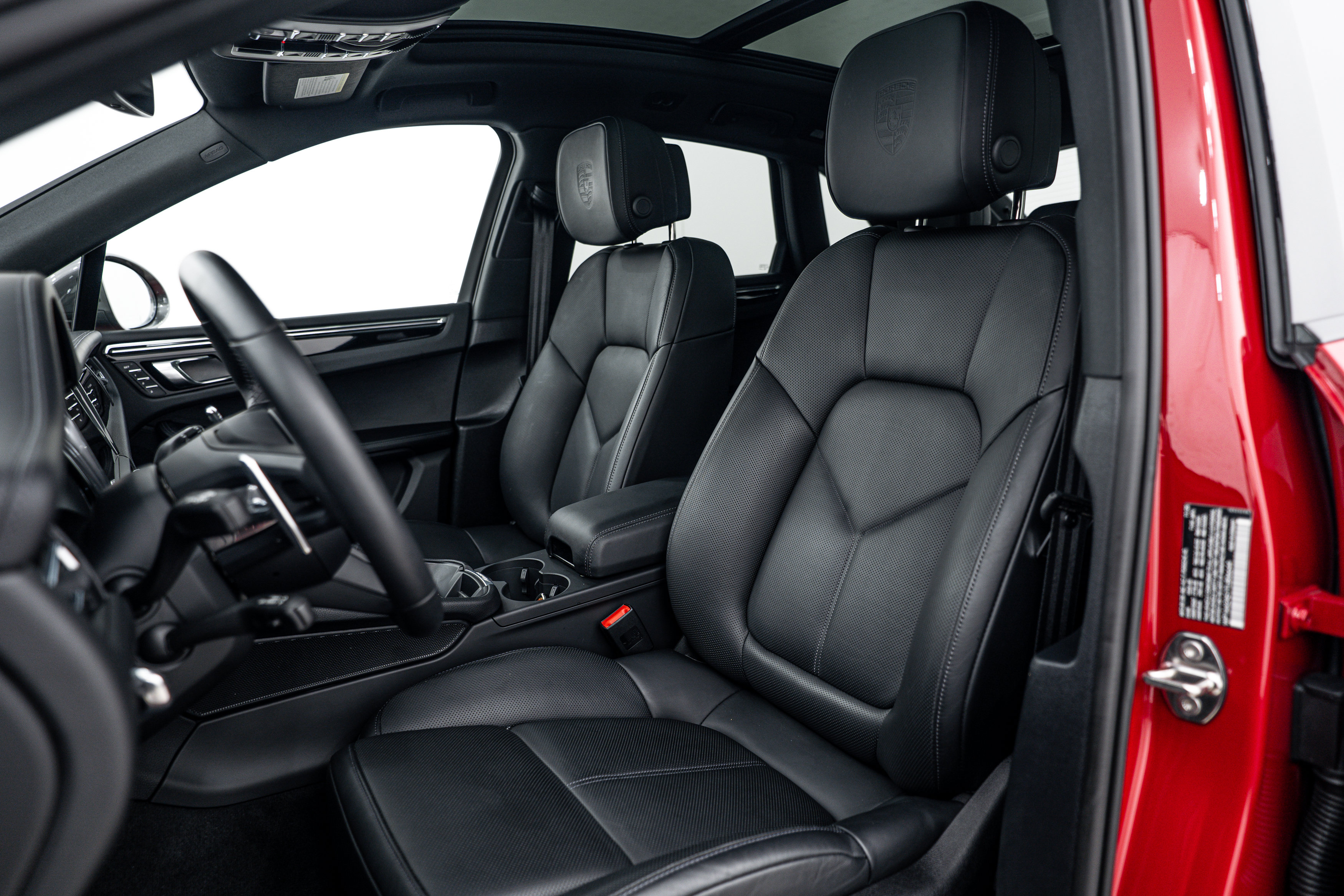 Certified 2026 Porsche Macan Turbo AWD/4WD image 19