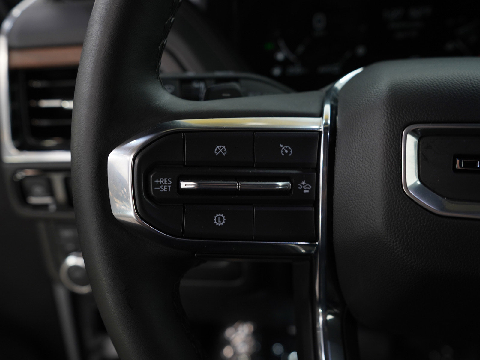 Used 2025 GMC Yukon XL Denali image 19