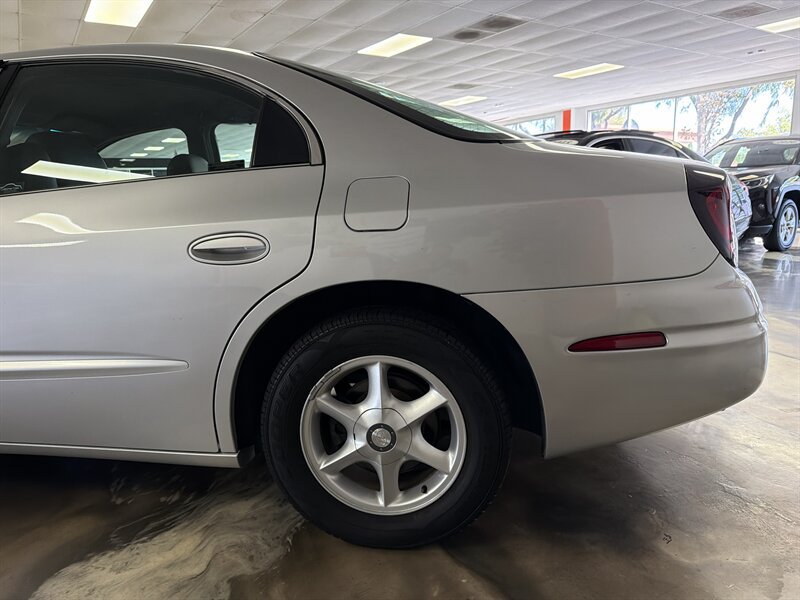 Used 2001 Oldsmobile Aurora 3.5 w/ Convenience Pkg FWD image 12