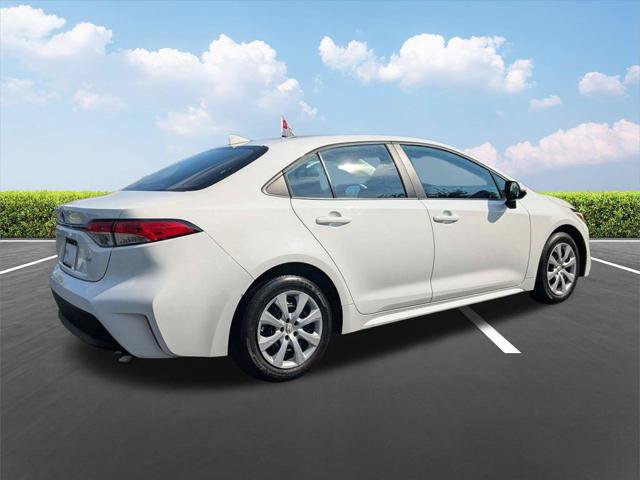 Certified 2025 Toyota Corolla LE FWD image 5
