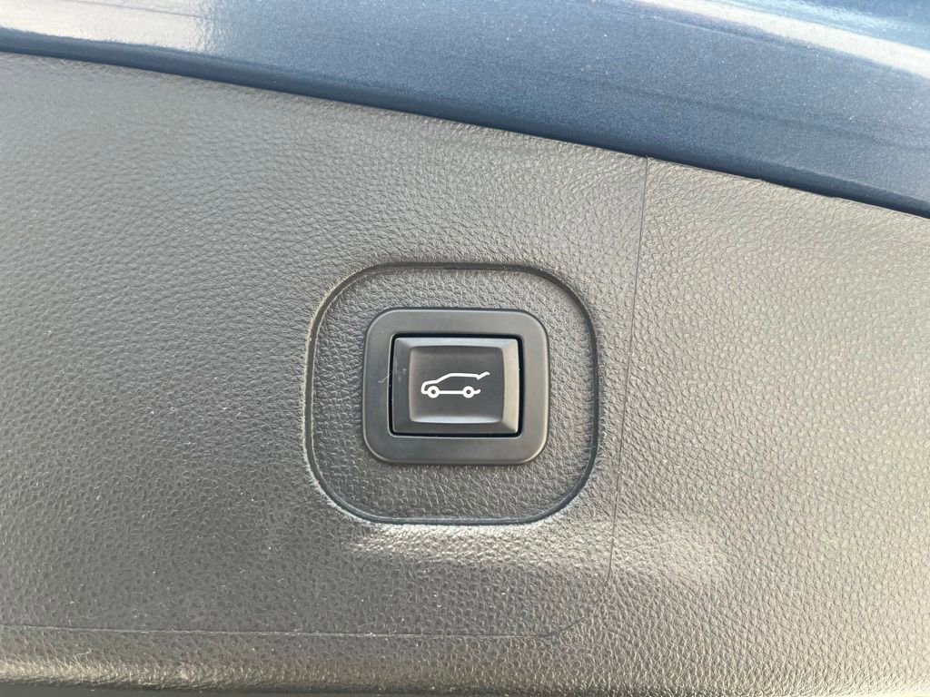 Used 2017 GMC Terrain SLT w/ Open Road Package FWD image 15