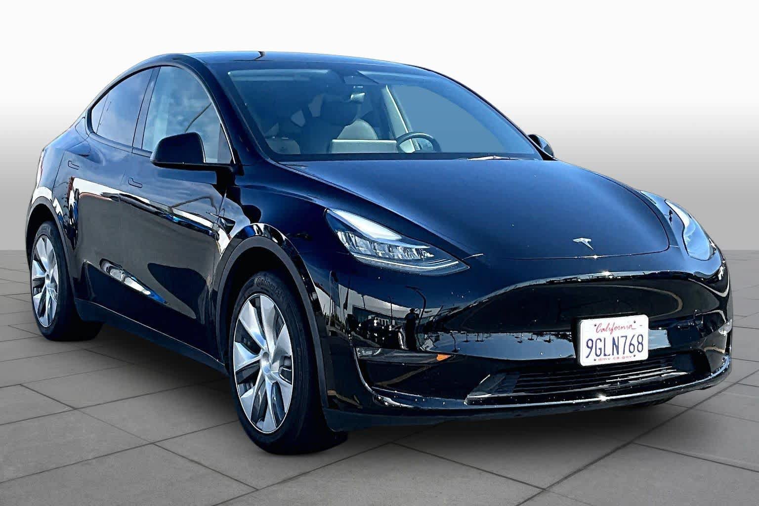 Used 2023 Tesla Model Y AWD image 2