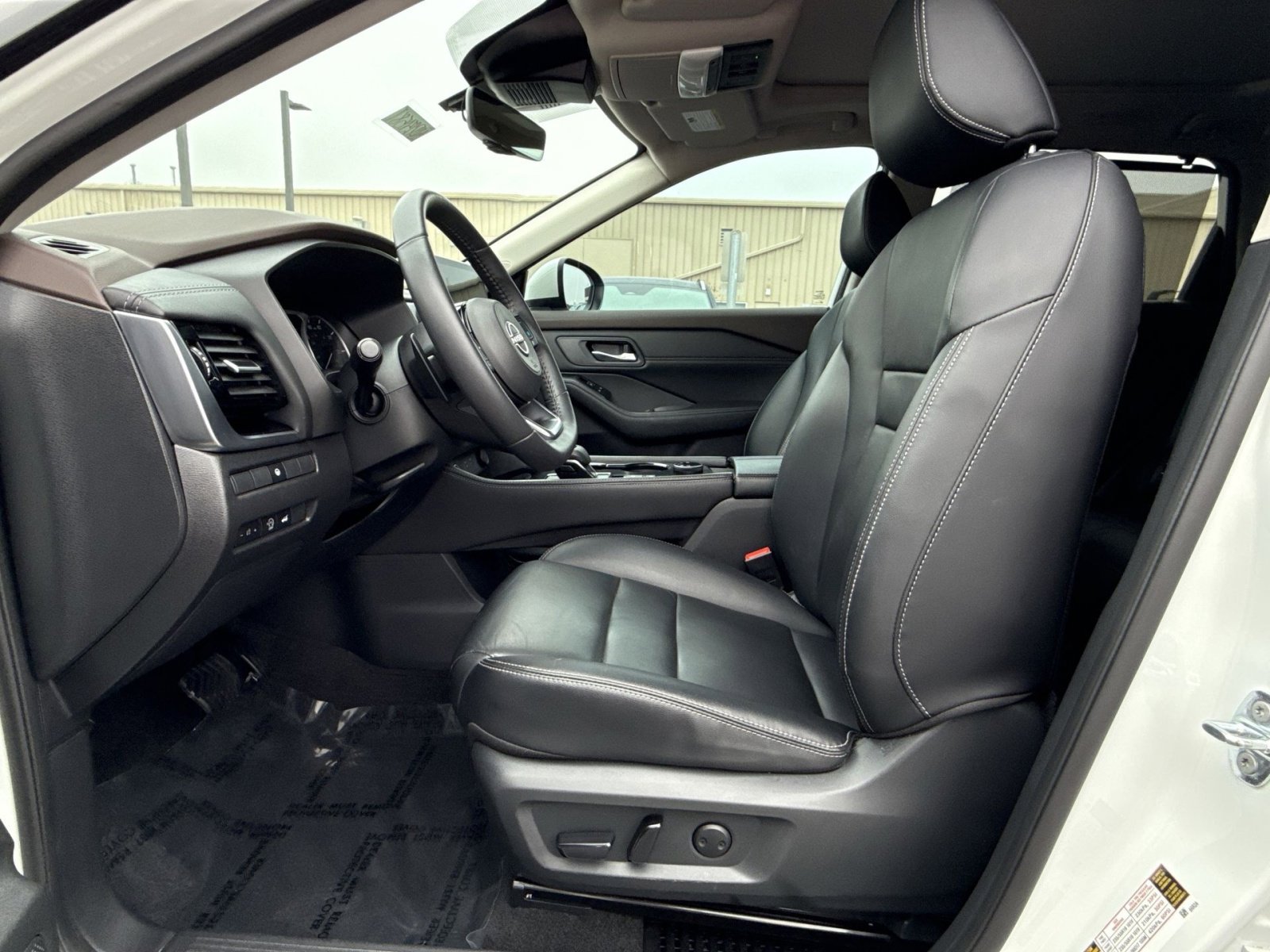 Used 2023 Nissan Rogue SL w/ SL Premium Package image 13