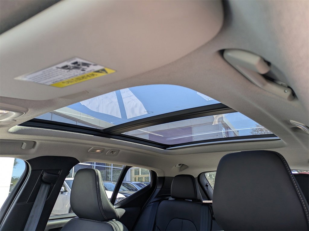 Used 2026 Volvo XC40 B4 Core image 23