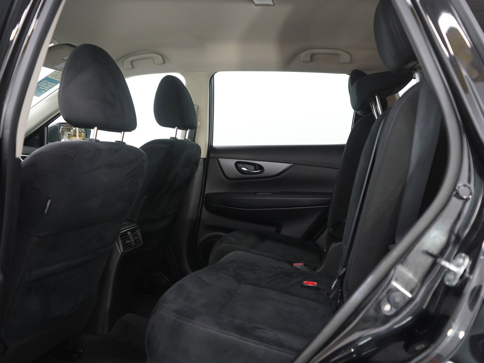 Used 2016 Nissan Rogue SV w/ SV Premium Package AWD/4WD image 18
