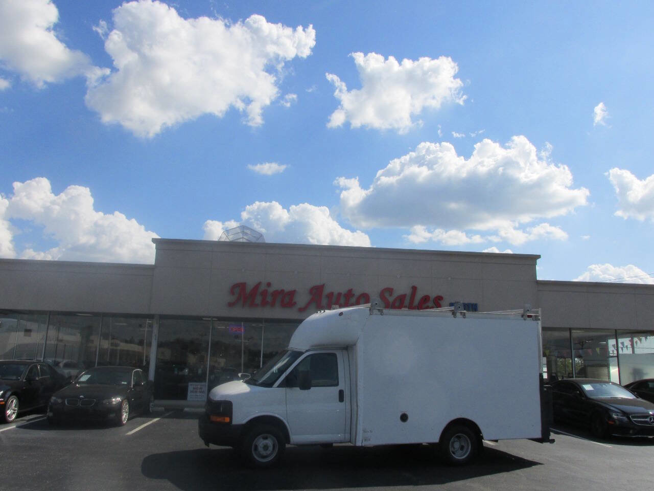 Used 2014 Chevrolet Express 3500 3500 2dr Commercial/Cutaway/Ch image 1