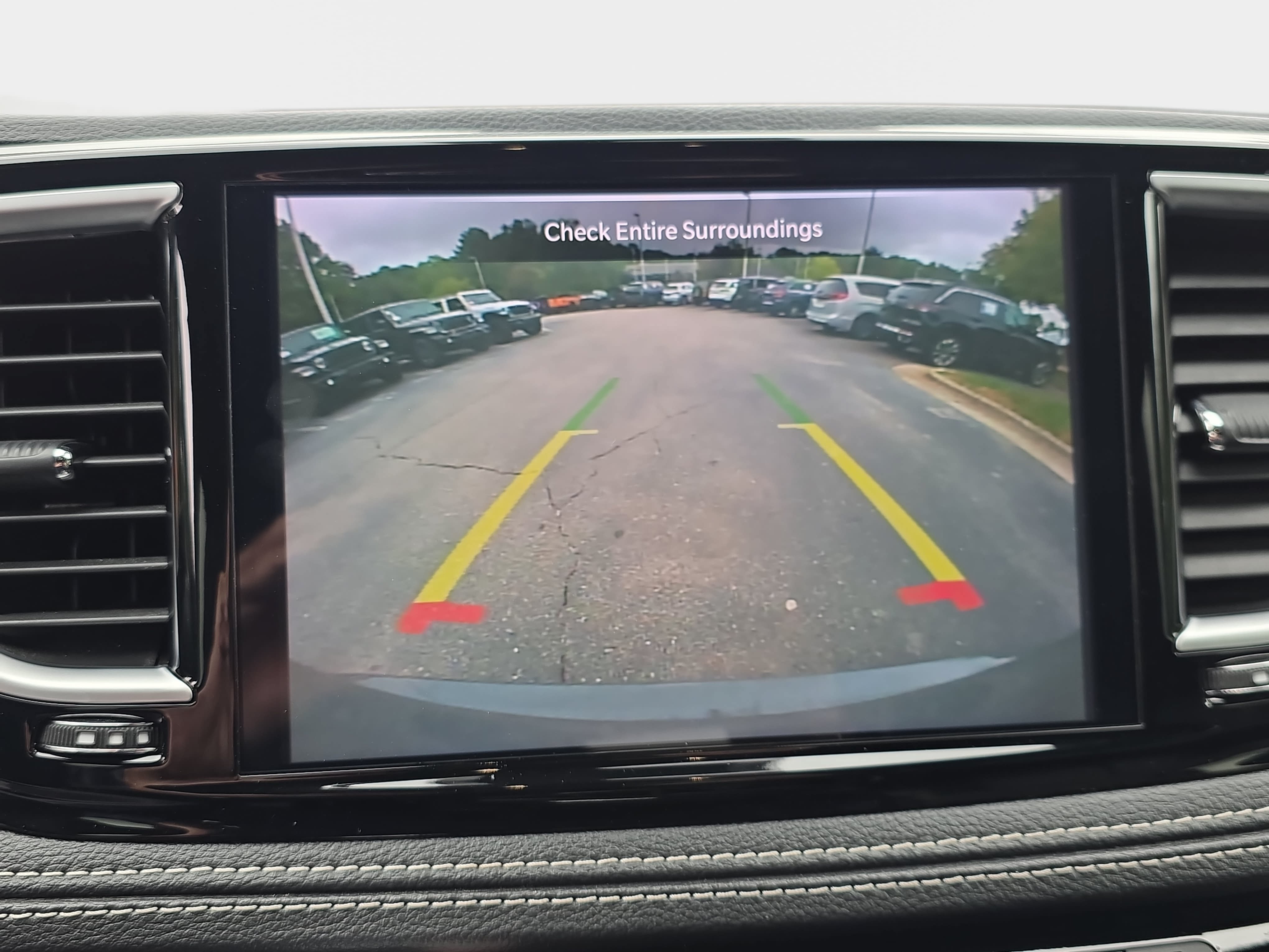 Used 2025 Chrysler Pacifica Limited FWD image 21