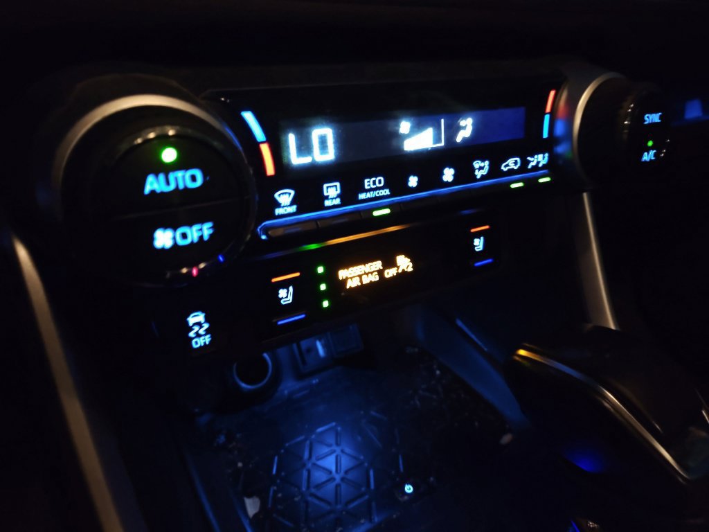 Used 2019 Toyota RAV4 Limited AWD/4WD image 10