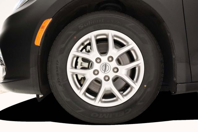 Used 2023 Chrysler Pacifica Touring-L image 9