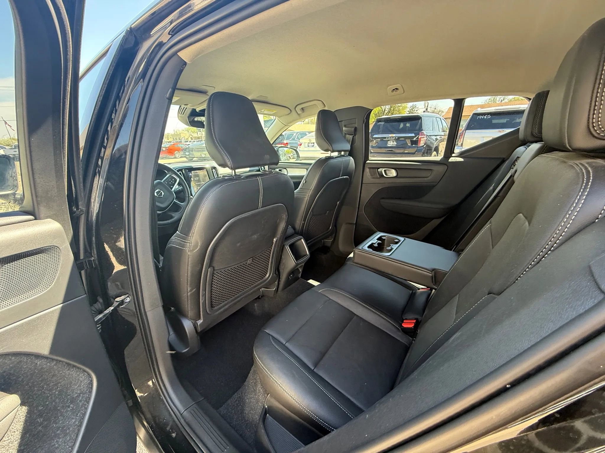 Used 2021 Volvo XC40 T4 Momentum image 18