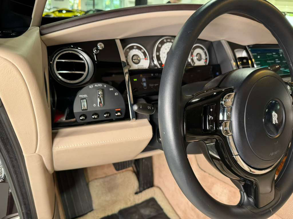 Used 2014 Rolls-Royce Wraith image 29