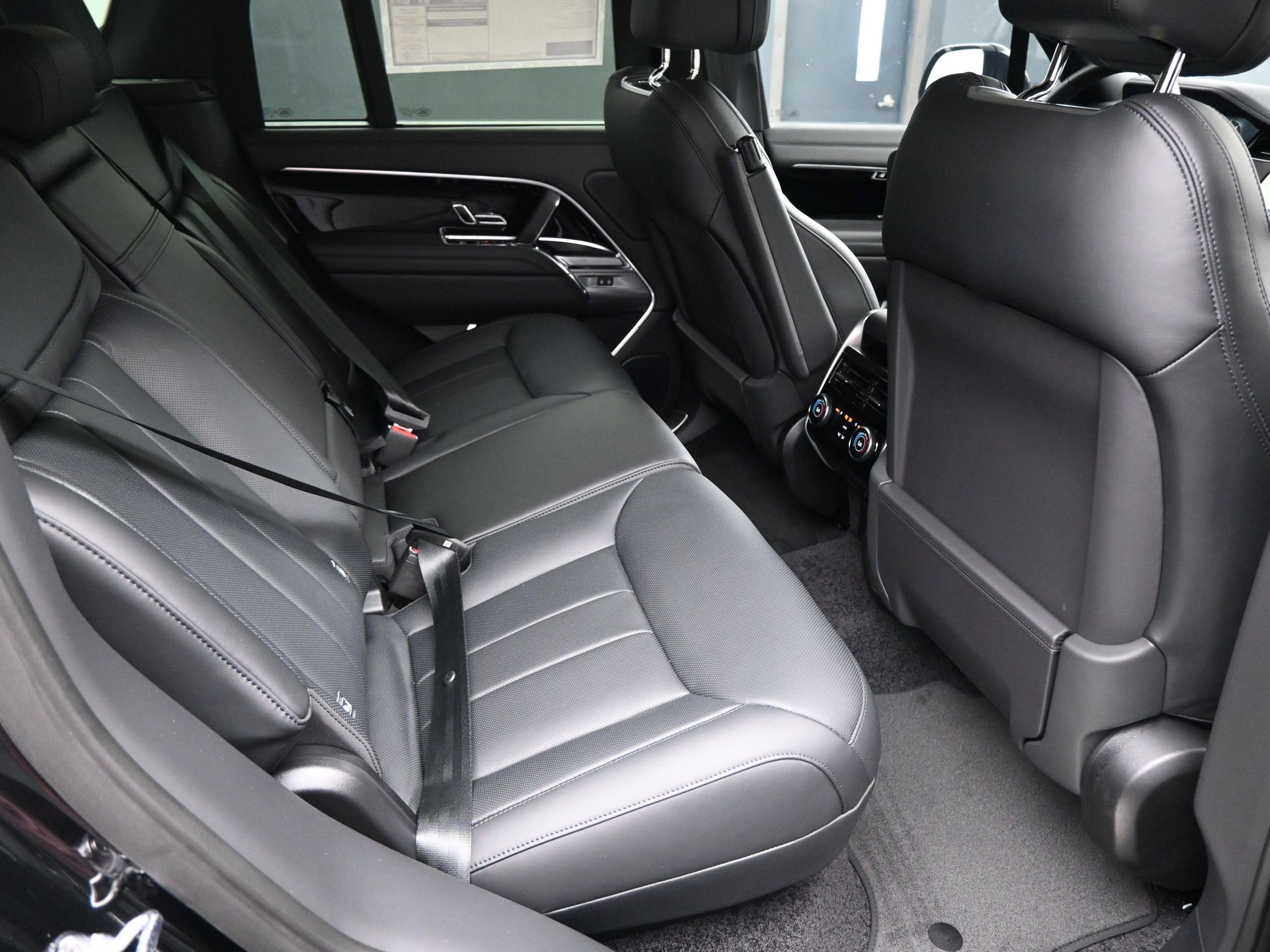 New 2025 Land Rover Range Rover SE image 8