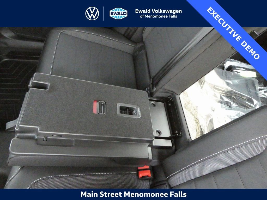 Certified 2025 Volkswagen Taos SE image 34