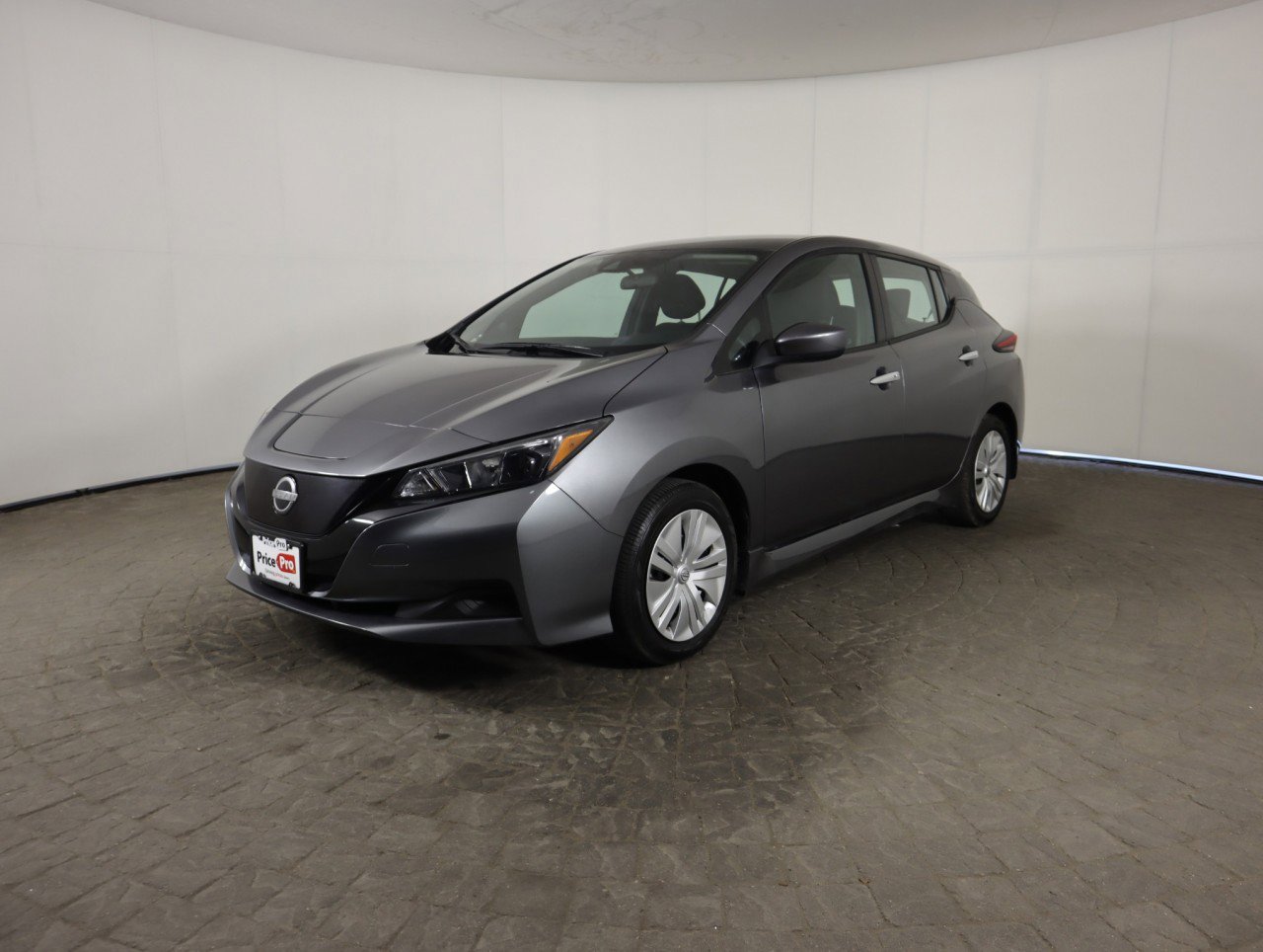 Used 2025 Nissan Leaf S image 9