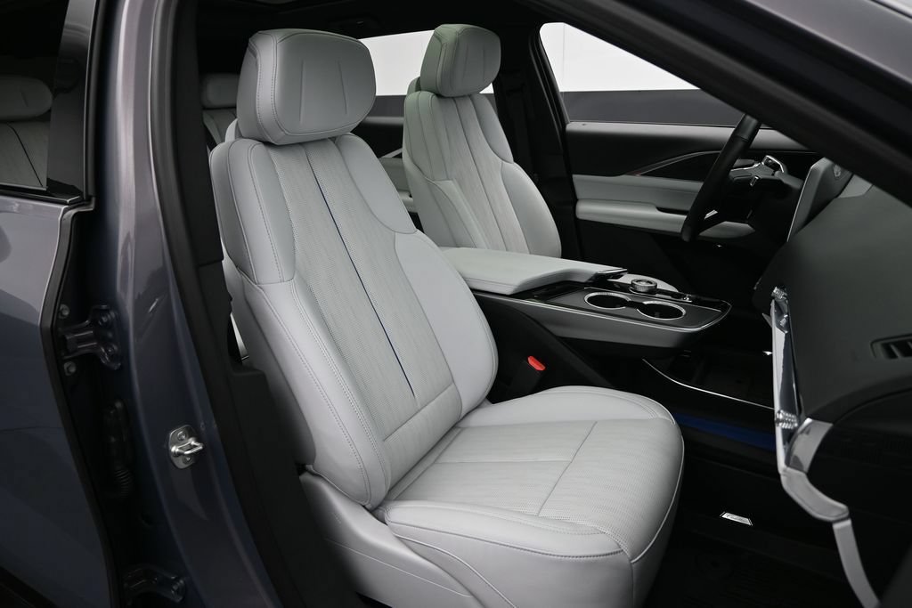 Used 2024 Cadillac Lyriq Sport AWD/4WD image 24