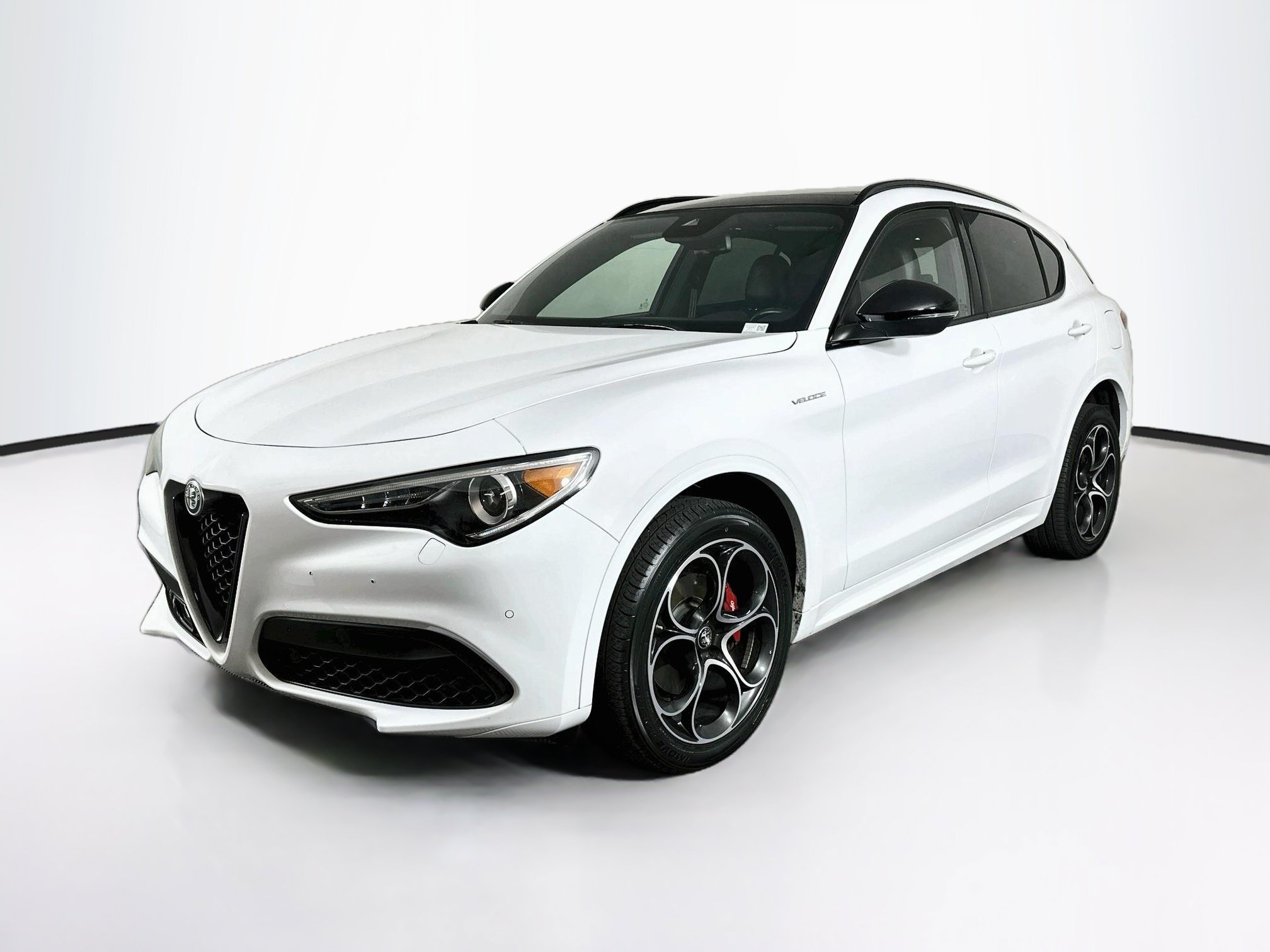 Used 2023 Alfa Romeo Stelvio Veloce AWD/4WD image 3