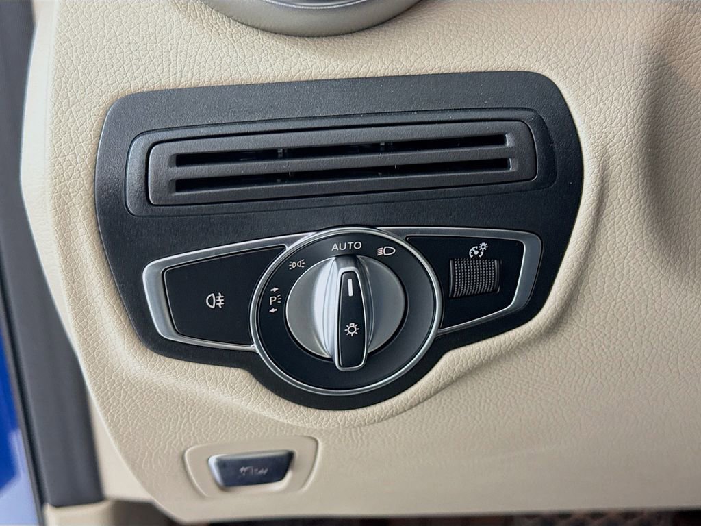 Used 2022 Mercedes-Benz GLC 300 GLC 300 image 11