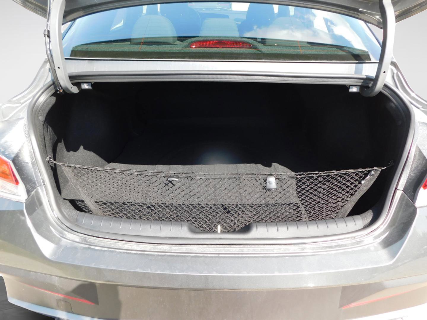 New 2025 Hyundai Elantra SEL image 9